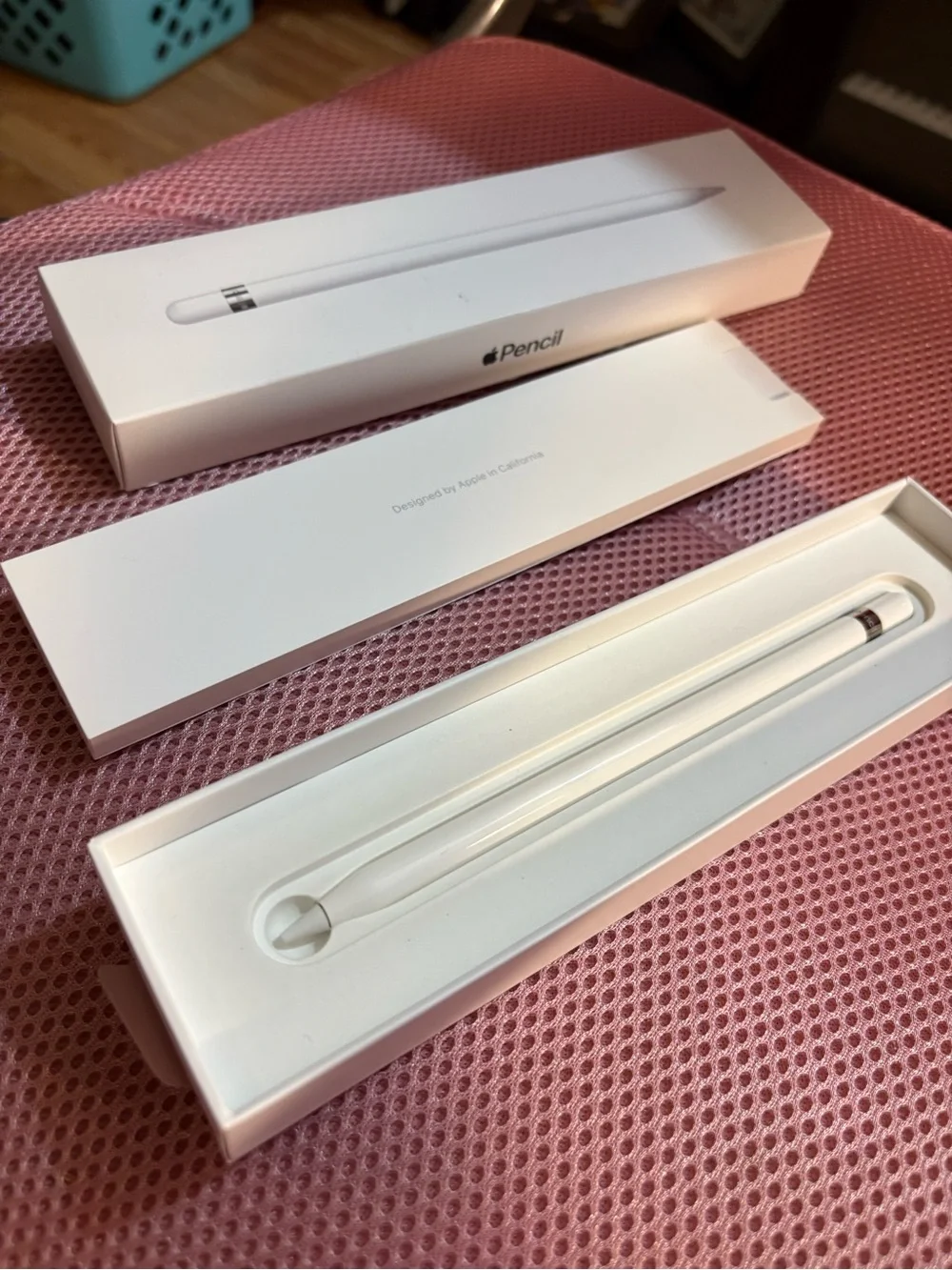 Apple stylus white